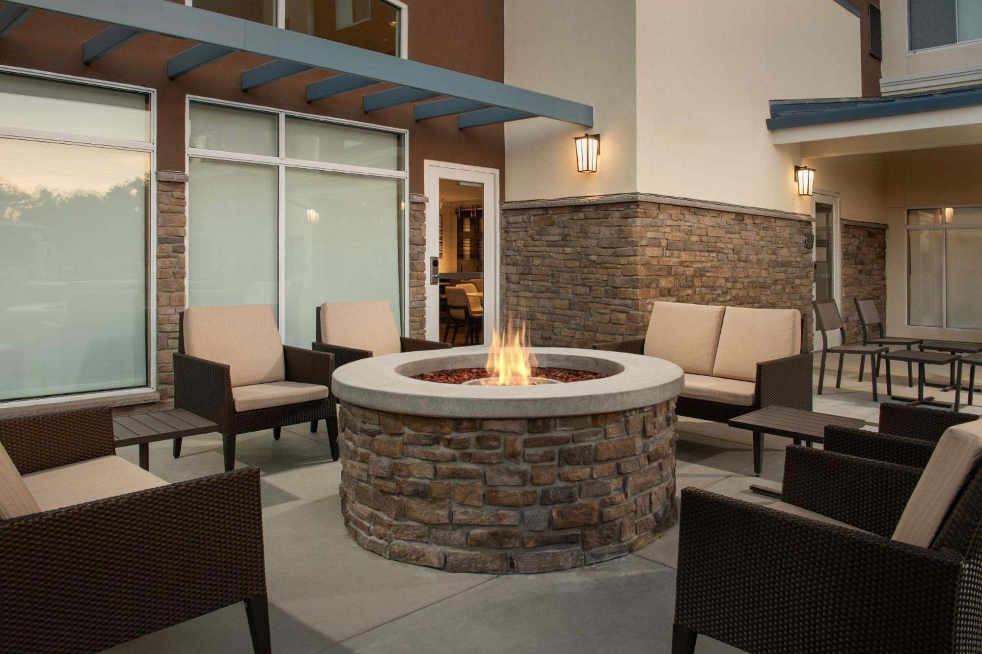 Residence Inn By Marriott Fresno Кловис Экстерьер фото
